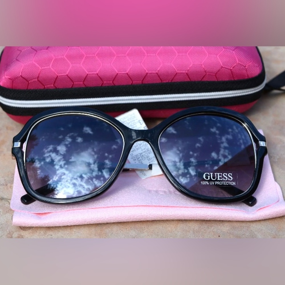 NEW GUESS GF0352 01B  Black/Gold Grey Lens Designer Sunglasses w/free po…